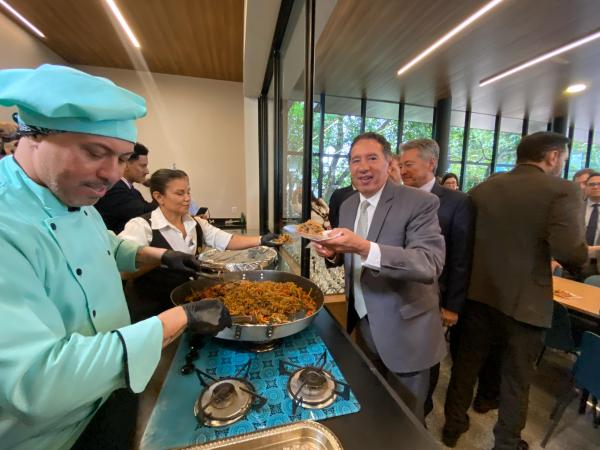 Gerson inaugura refeitório e confirmou para junho entrega da 1ª etapa do estacionamento 