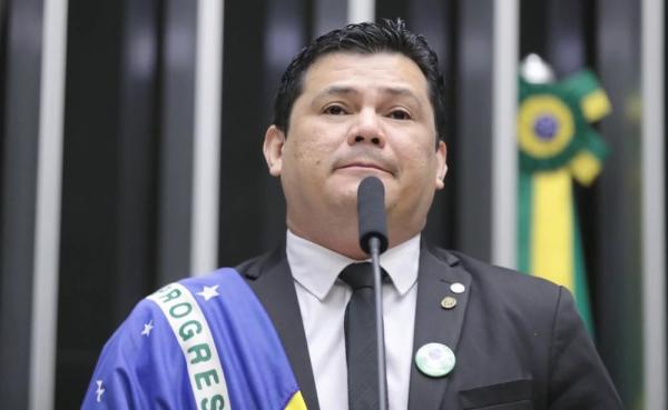 Relator do Conselho de Ética pede suspensão de Gilvan da Federal