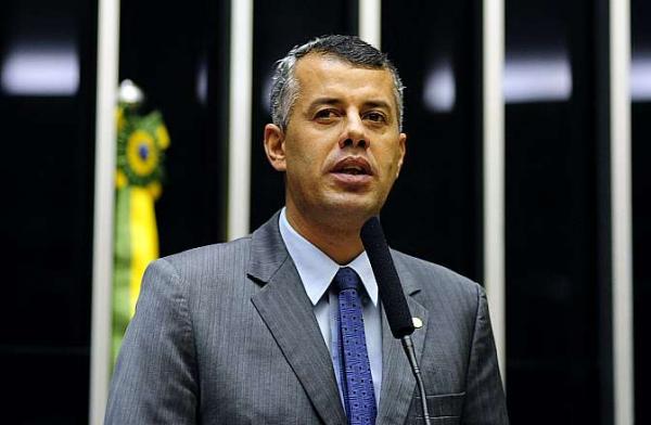 Deputado pede impeachment de Lula por 