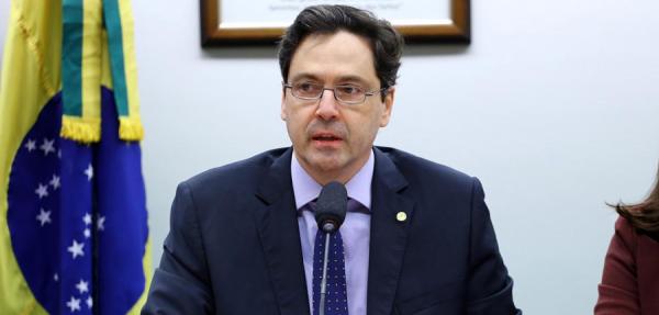 Brasil já deteriorou para ditadura e STF apenas chancela o governo, diz deputado