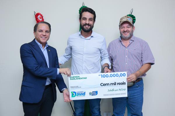 Coronel David entrega emenda de R$100 mil para a saúde de Deodápolis