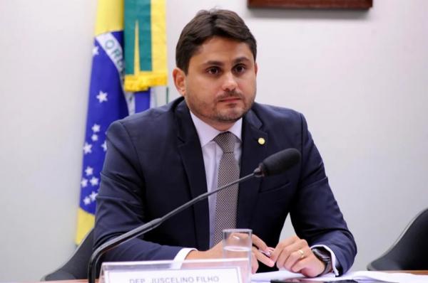 Dino concede a réu por corrupção o que negou a Bolsonaro