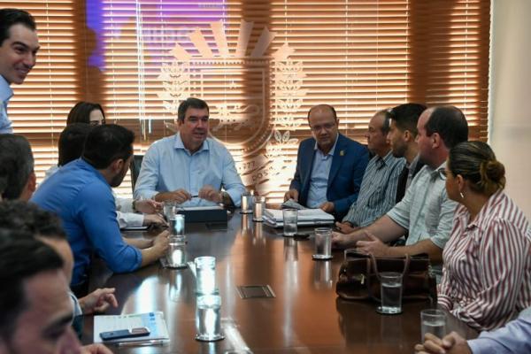 Rochedo apresenta ao Governo do Estado projetos de pavimentação de bairros