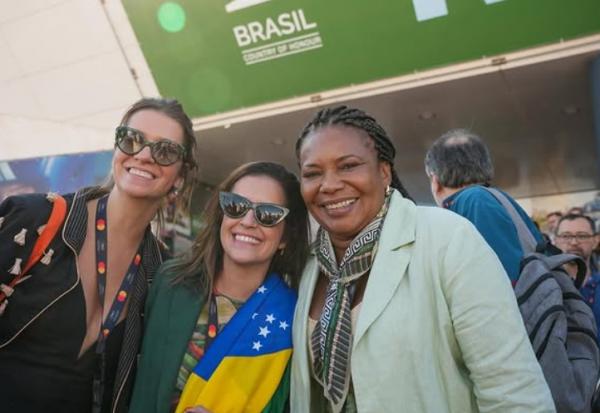 Ministra leva ‘bonde’ de 14 pessoas para Festival de Cannes