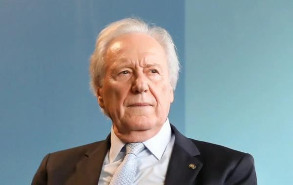 Lewandowski manda investigar mulher que gritou “Lula ladrão”