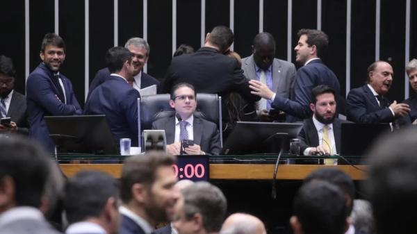 Câmara aplica derrota no Governo que queria manter aumento do IOF