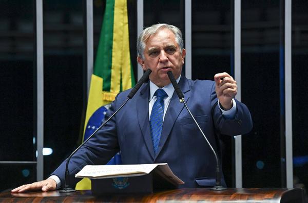 Oposição no Congresso reage à decisão de Moraes contra Bolsonaro