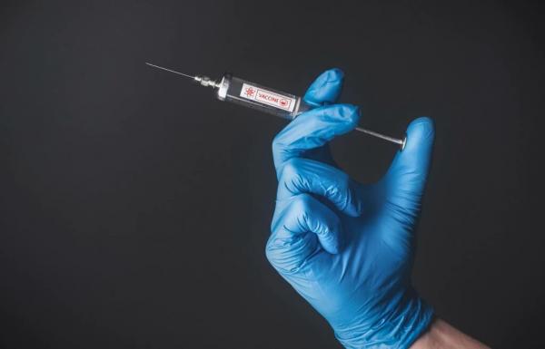 Entenda o que se sabe sobre a vacina universal contra o câncer