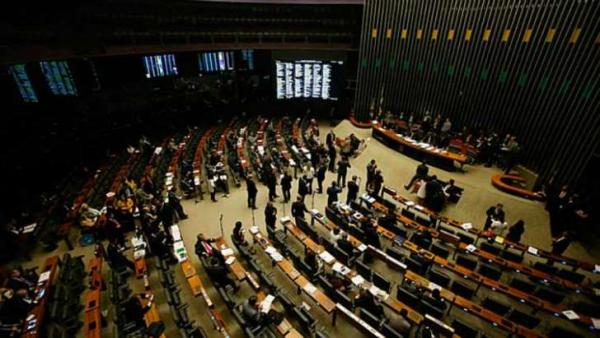 Reforma política prevê do fim do vice ao telemarketing eleitoral