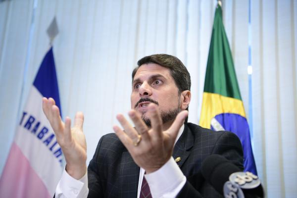 Moraes bloqueia contas e chaves PIX de Marcos do Val