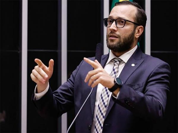 Moraes torna réu deputado crítico de suas decisões