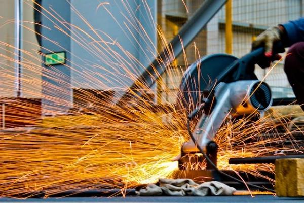 Empresas dão férias coletivas para minimizar tarifaço