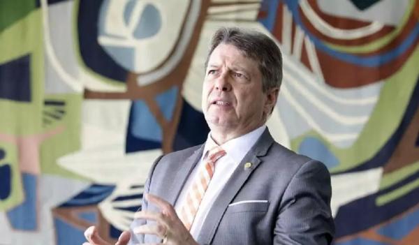 Deputado protocola novo pedido de impeachment contra Moraes