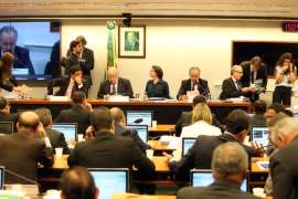 Comissão da reforma política aprova o 