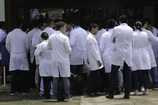 EUA punem trabalho escravo no Brasil financiando ditadura cubana