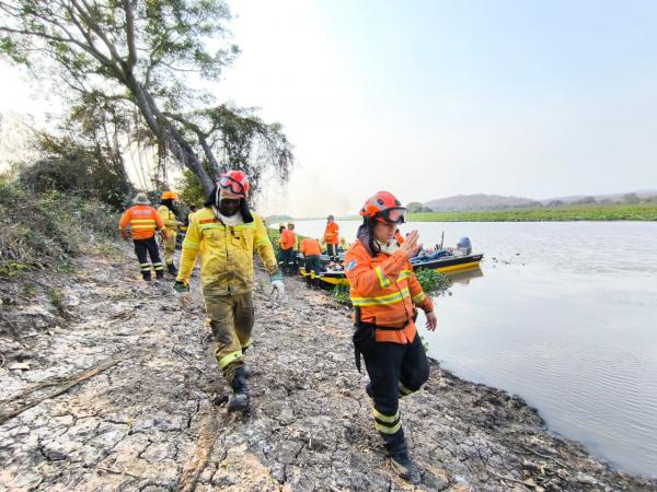 Governo de MS mantém alerta e atuação dos bombeiros