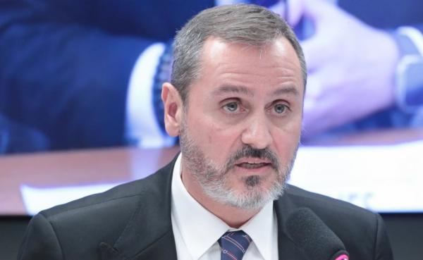 Diretor da PF terá de explicar por que não investiga irmão de Lula
