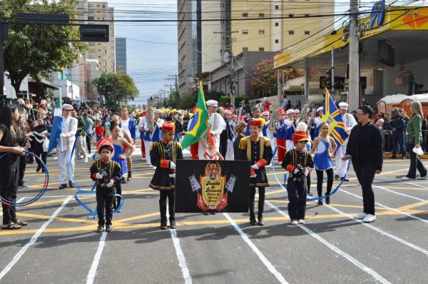 Desfile cívico-militar atrai 40 mil pessoas e marca os 126 anos de Campo Grande