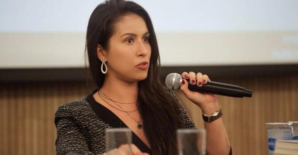 Ex-juíza critica vigilância 24h na casa de Bolsonaro: “Bizzarice”