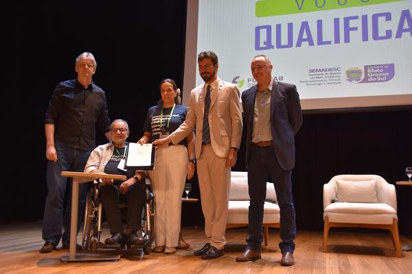 Diretor-regional do Senai participa de assinatura para ampliação do programa MS Qualifica