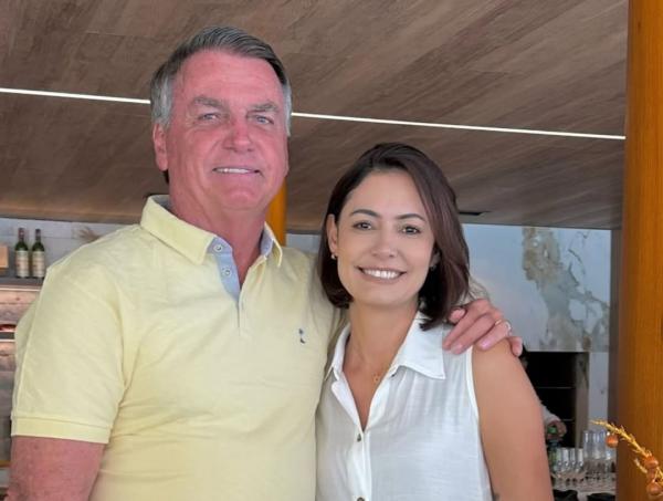 Bolsonaro quer família na briga, mas não Michelle