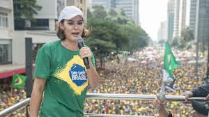 Michelle Bolsonaro se emocionou em ato na Paulista