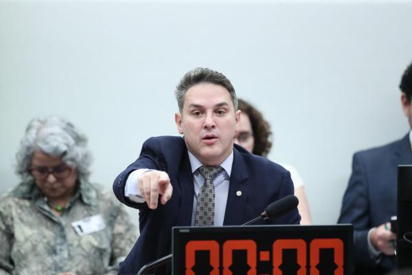 “Fuga do Careca do INSS é confissão de culpa”, diz líder da oposição