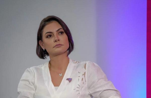 No hospital, Michelle pede orações por Jair Bolsonaro