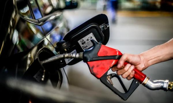 Denúncia da Refit levou ANP a gasolina batizada