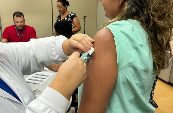 MS celebra com 2 milhões de vacinas aplicadas em 2025