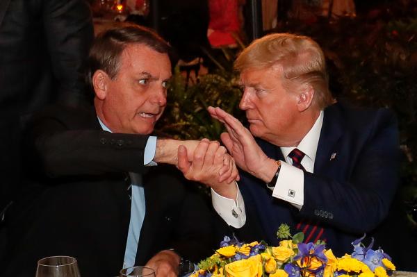 Donald Trump pode visitar Jair Bolsonaro no Brasil, diz colunista