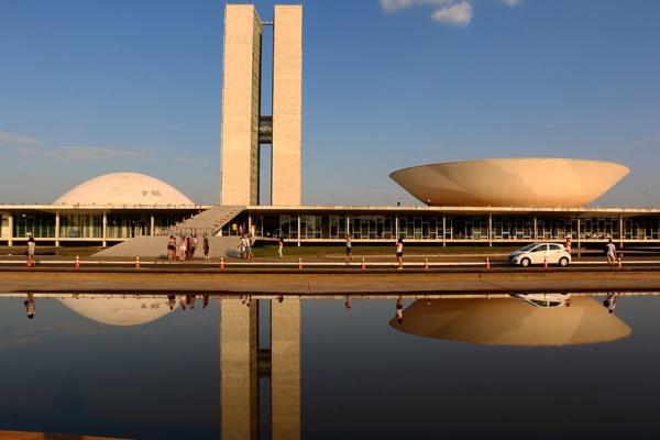 Comissão do Congresso aprova aumento do fundo eleitoral para R$ 4,9 bilhões