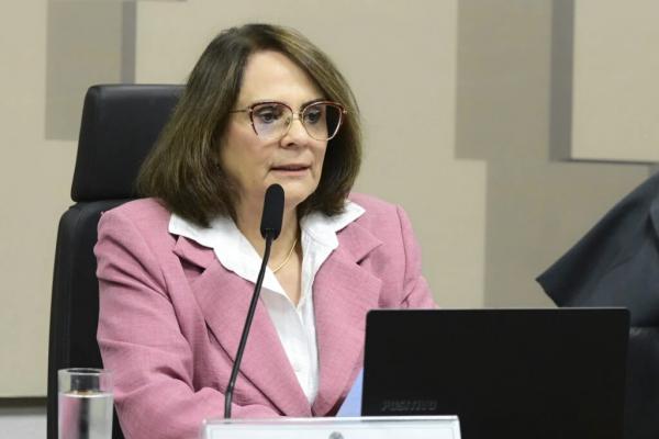 Lei amplia licença-maternidade em complicações no parto