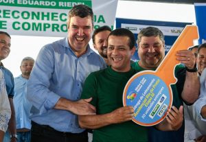 Governo de MS realiza o sonho da casa própria de famílias em Bonito