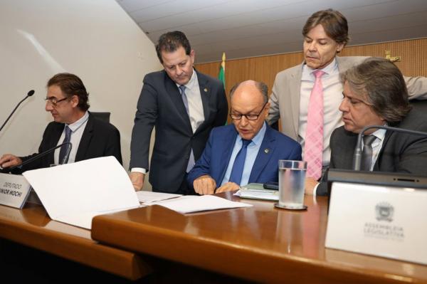 CCJR aprova projeto que prevê aporte a fundos de apoio a crianças, adolescentes e idosos