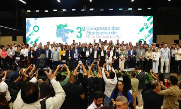 Municípios assinam acordos para melhorar índices de gestão e promover desenvolvimento