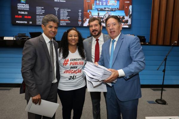 Deputados da ALEMS recebem reivindicações da educação pública