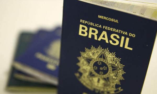 PF ameaça parar emissão de passaporte por falta de dinheiro