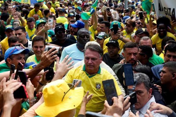 Defesa de Bolsonaro pede ao STF correção de condenação 