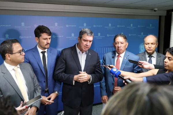 Assembleia Legislativa recebe governador Eduardo Riedel