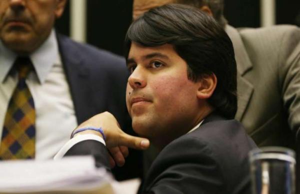 Reforma política tem dia decisivo