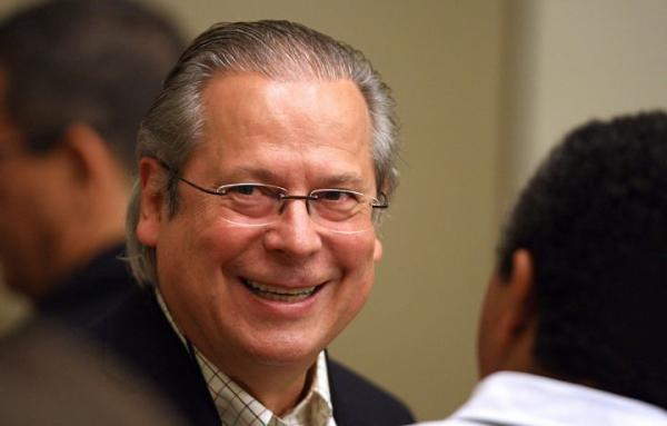 Dirceu dando lição sobre “corrupção da democracia”?