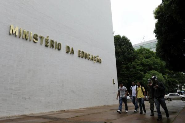 Ex-nora de Lula é alvo da PF por suspeita de fraude em recursos do MEC