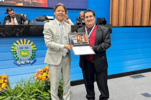 Jonas de Lima recebe Comenda Antônio Tonanni em homenagem ao Dia do Radialista