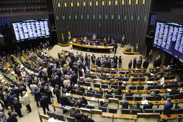 Câmara impõe derrota acachapante a lula