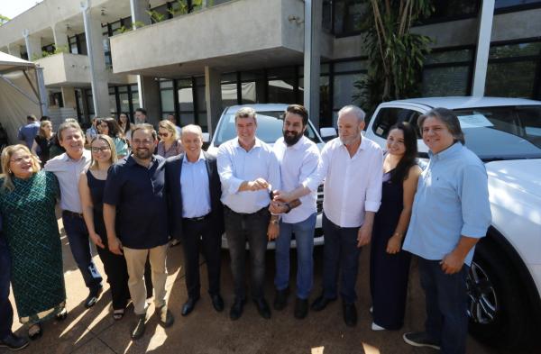Governo de MS entrega veículos para 14 municípios