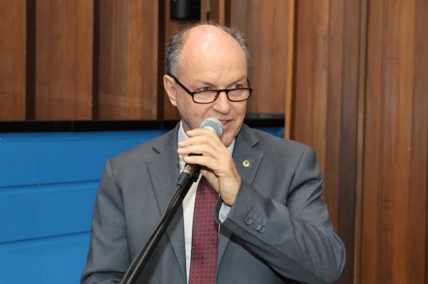 Mochi solicita substituição de poste com risco de queda em Nioaque