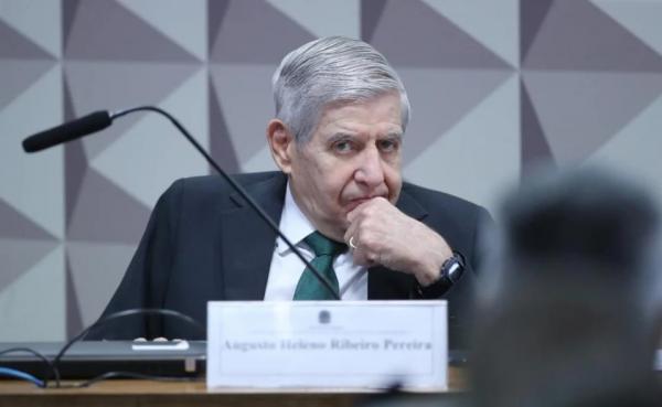 PGR avaliza prisão domiciliar para general Heleno por motivo de saúde