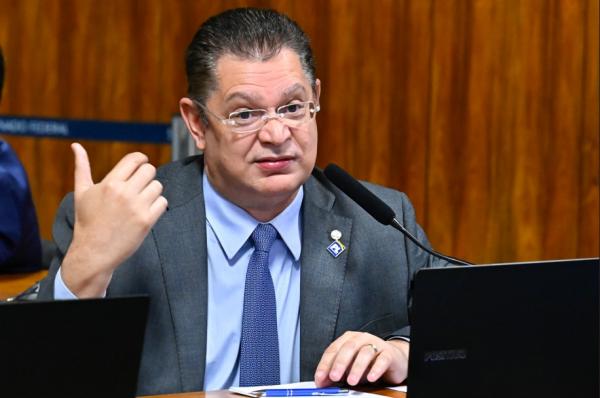 “Moraes é um ditador psicopata que manda nos Três Poderes”