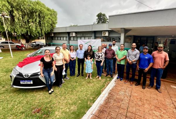 Coronel David entrega veículo à Saúde e renova compromisso com Aral Moreira